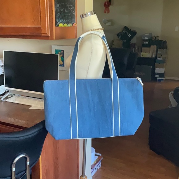 Draper James Savannah Blue Denim and White Weekender Zippered Tote, NWT - Picture 4 of 16